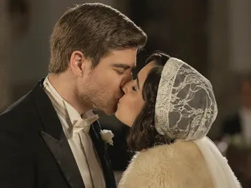 Disfruta del álbum de la romántica boda entre Rosa y Adolfo Disfruta del álbum de la romántica boda entre Rosa y Adolfo