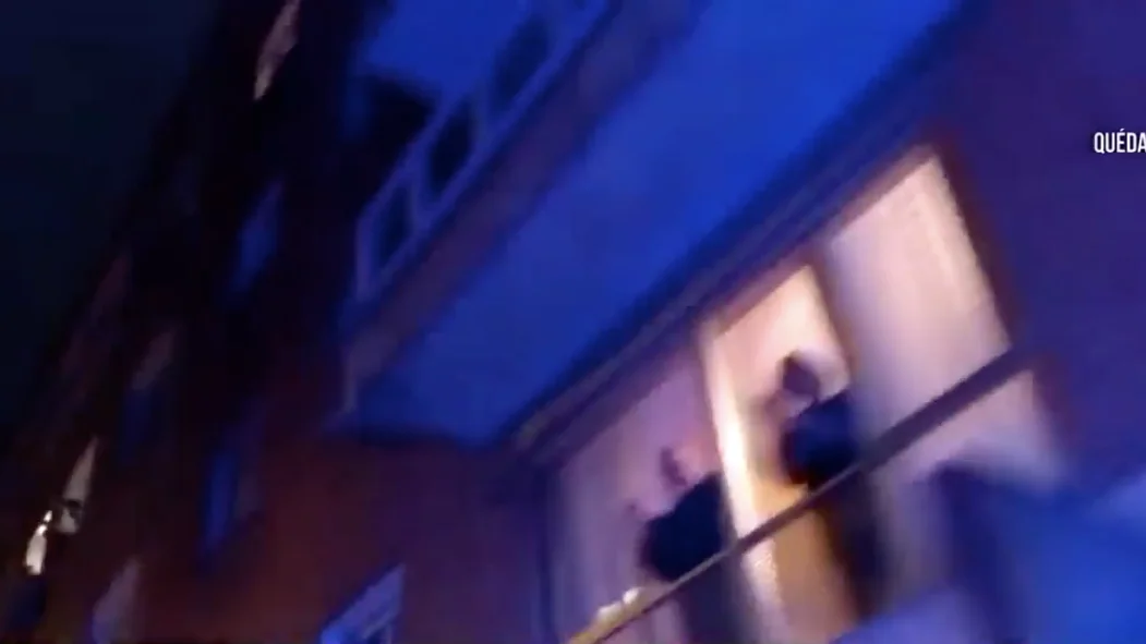 Aplausos desde el interior de una ambulancia Aplausos desde el interior de una ambulancia