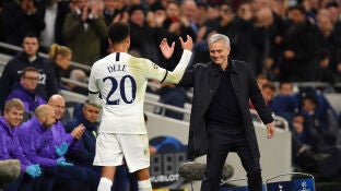 Dele Alli y Jos&eacute; Mourinho