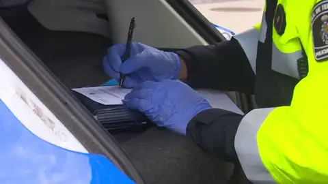 Antena 3 Noticias acompaña a la policía y comprueba el grado de incumplimiento del confinamiento en Santa Cruz de Tenerife Antena 3 Noticias acompaña a la policía y comprueba el grado de incumplimiento del confinamiento en Santa Cruz de Tenerife