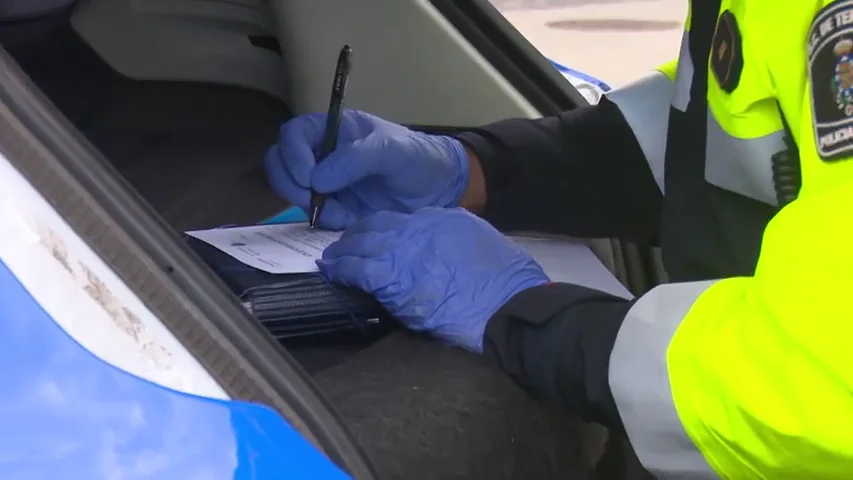 Antena 3 Noticias acompaña a la policía y comprueba el grado de incumplimiento del confinamiento en Santa Cruz de Tenerife Antena 3 Noticias acompaña a la policía y comprueba el grado de incumplimiento del confinamiento en Santa Cruz de Tenerife