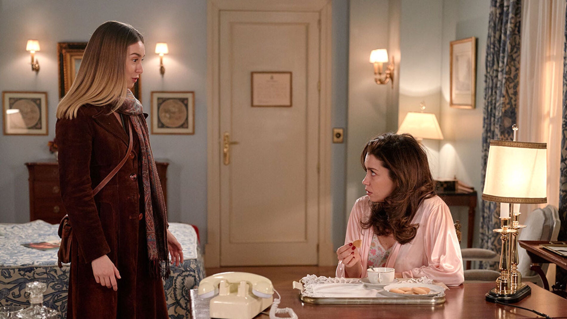 Luisita, muy preocupada por Amelia que no logra levantar cabeza