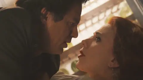 Mark Ruffalo y Scarlett Johansson como Hulk y Viuda Negra Mark Ruffalo y Scarlett Johansson como Hulk y Viuda Negra