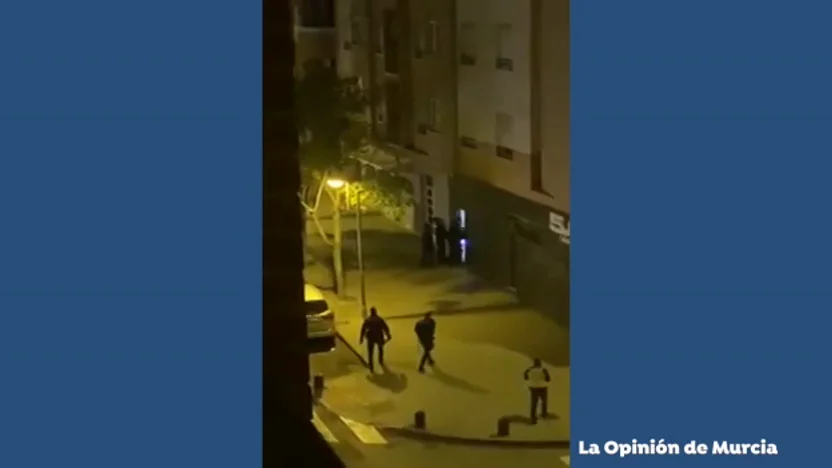 La policía pilla a seis vecinos de El Palmar (Murcia) tomando algo en un bar en pleno estado de alarma La policía pilla a seis vecinos de El Palmar (Murcia) tomando algo en un bar en pleno estado de alarma