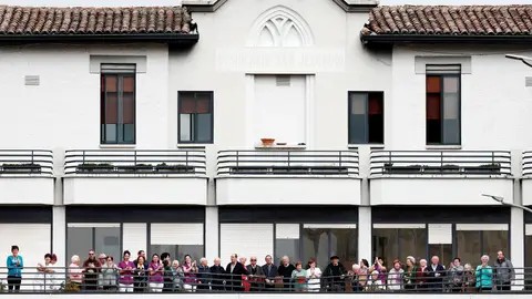 Los ancianos y trabajadores de la residencia Estella Los ancianos y trabajadores de la residencia Estella