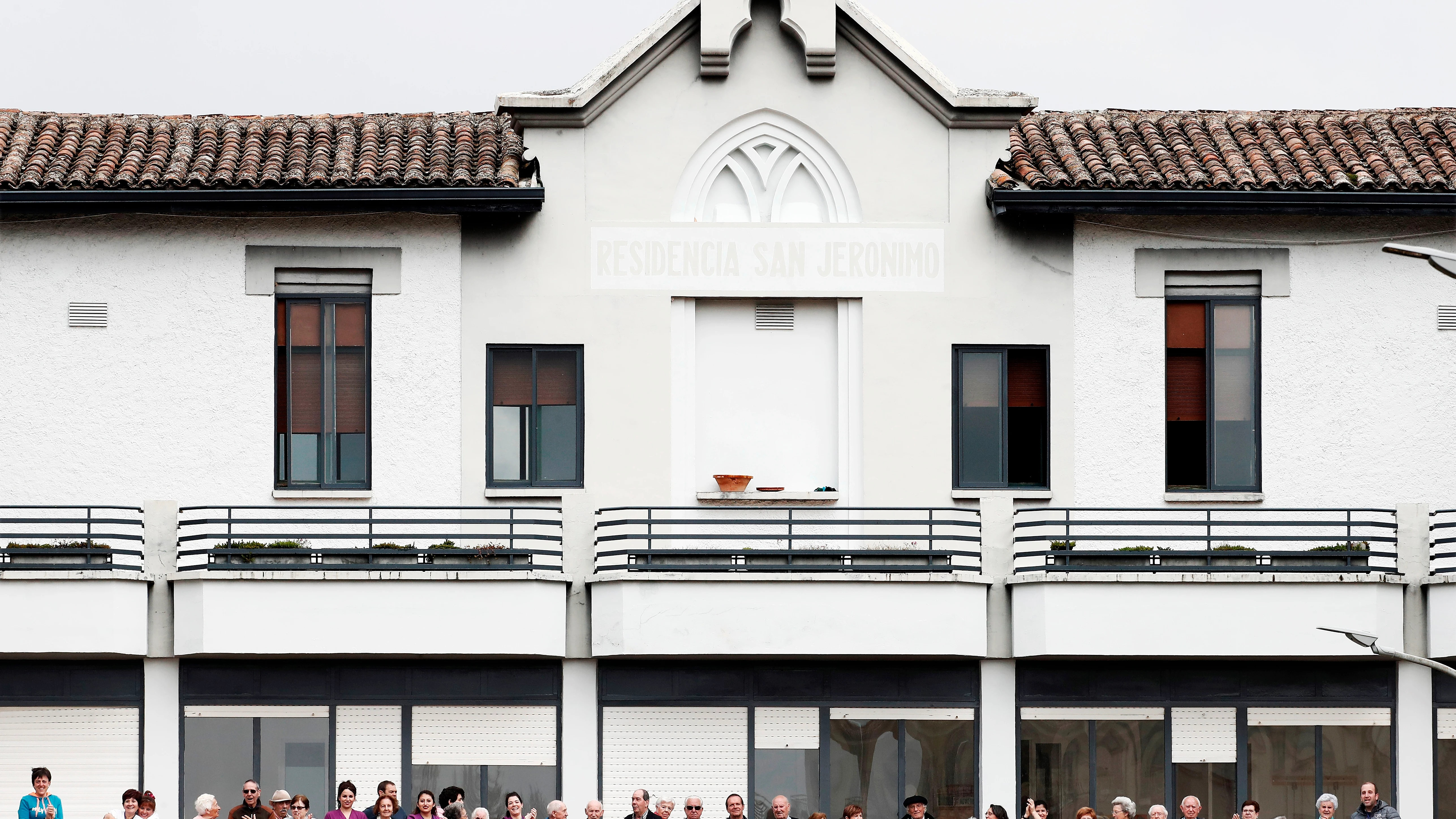Los ancianos y trabajadores de la residencia Estella Los ancianos y trabajadores de la residencia Estella