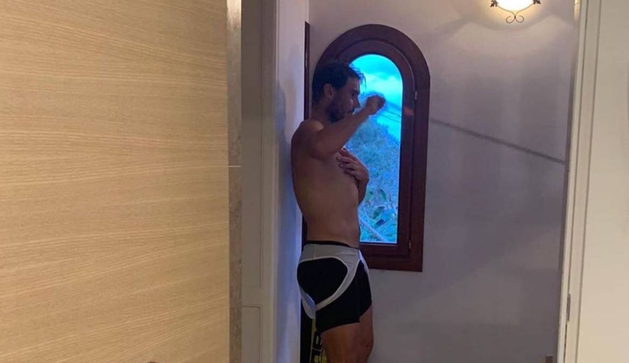 Rafa Nadal entrenando en casa