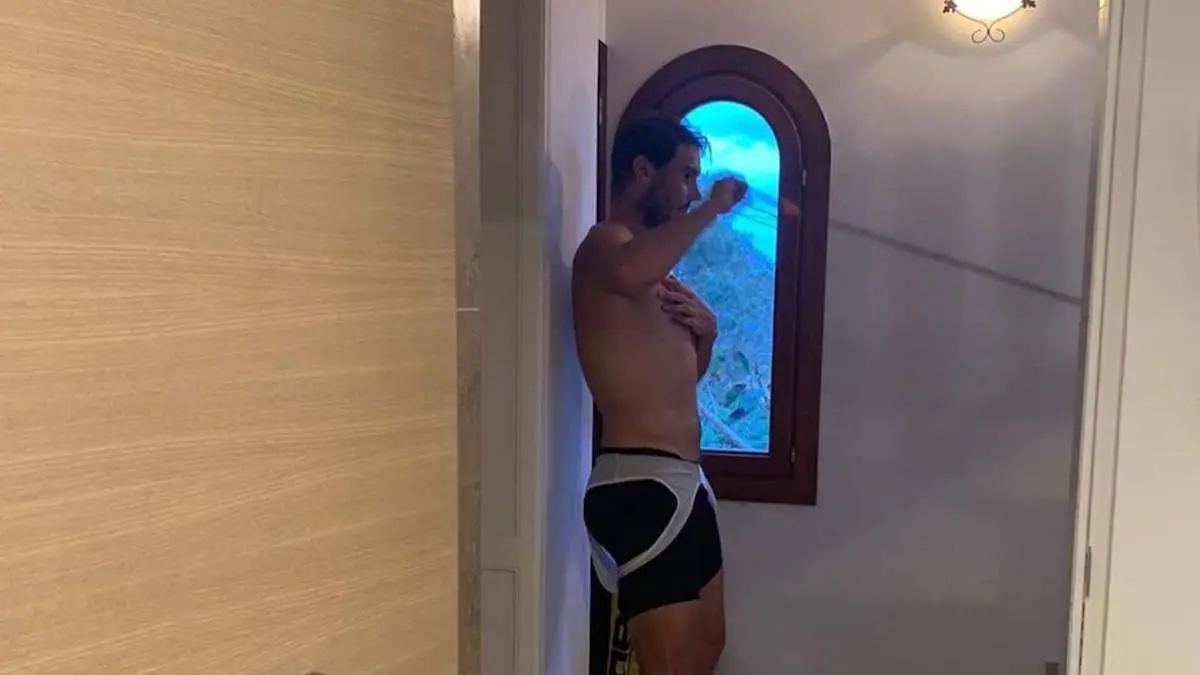 Rafa Nadal entrenando en casa Rafa Nadal entrenando en casa