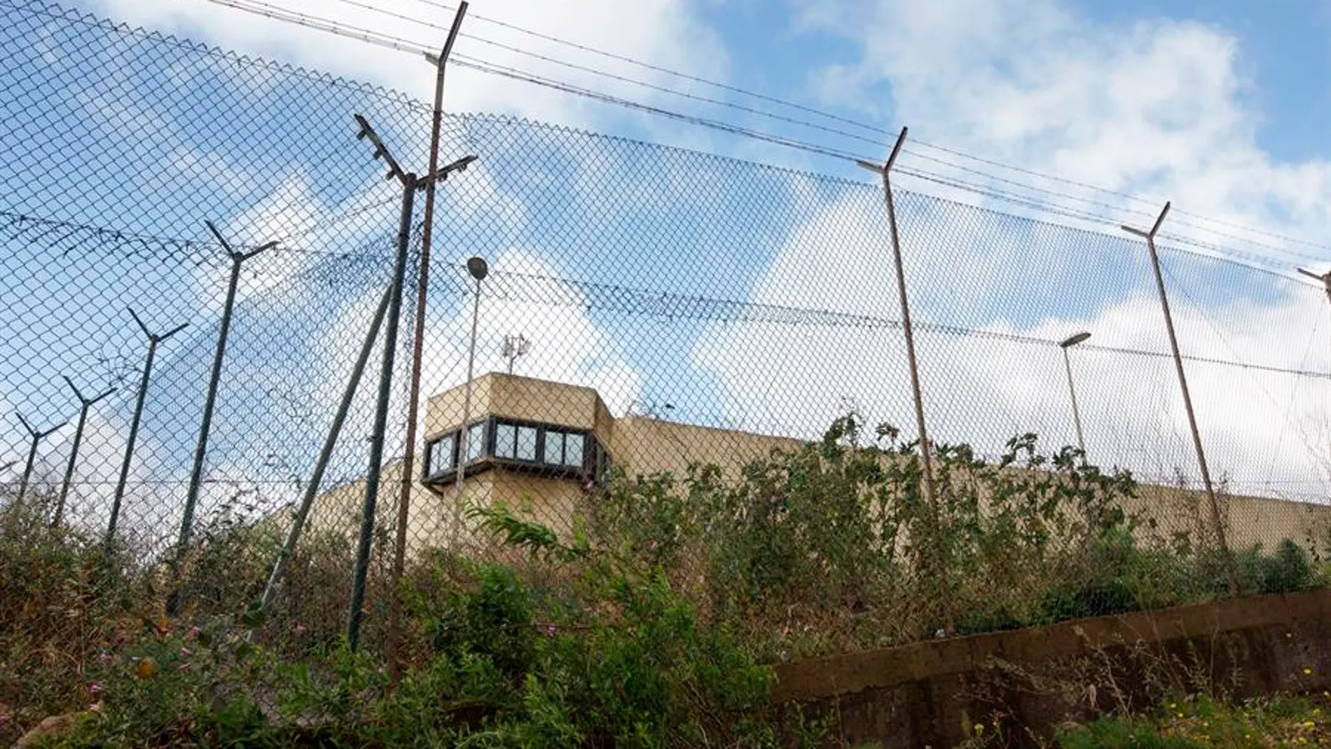 Vista exterior de un centro penitenciario Vista exterior de un centro penitenciario