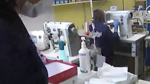 Empresas riojanas trabajan fabricando mascarillas y batas Empresas riojanas trabajan fabricando mascarillas y batas