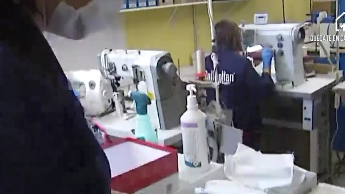 Empresas riojanas trabajan fabricando mascarillas y batas Empresas riojanas trabajan fabricando mascarillas y batas