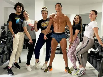 Cristiano Ronaldo, junto a su familia Cristiano Ronaldo, junto a su familia