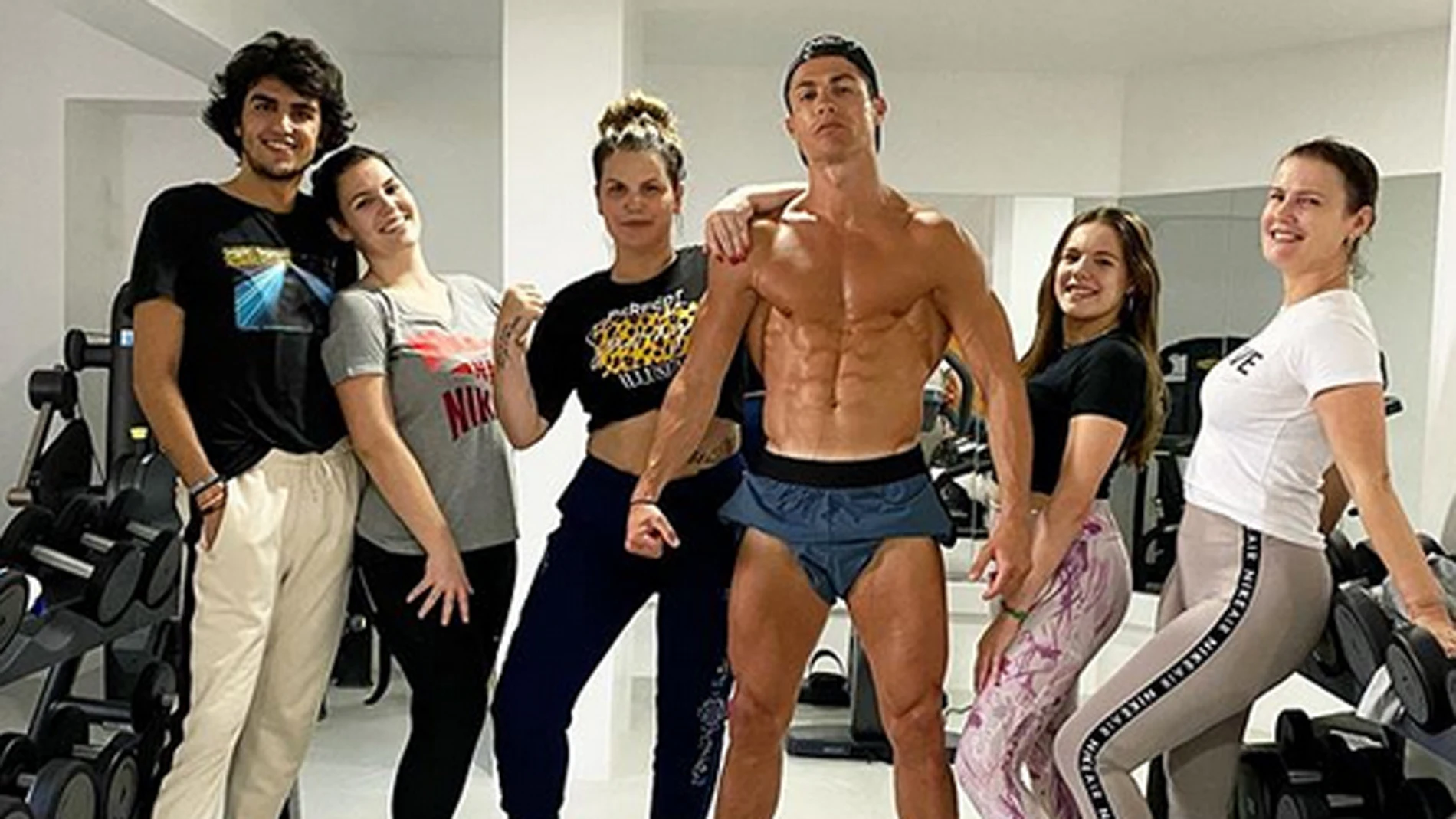 Cristiano Ronaldo, junto a su familia Cristiano Ronaldo, junto a su familia