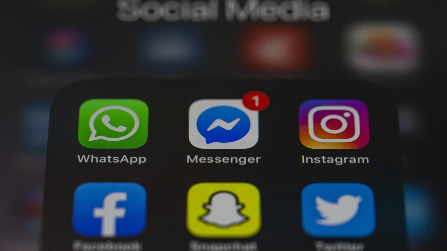 Distintas aplicaciones de mensajería (WhatsApp, Messenger, Instagram, Facebook, Snapchat, Twitter) Distintas aplicaciones de mensajería (WhatsApp, Messenger, Instagram, Facebook, Snapchat, Twitter)