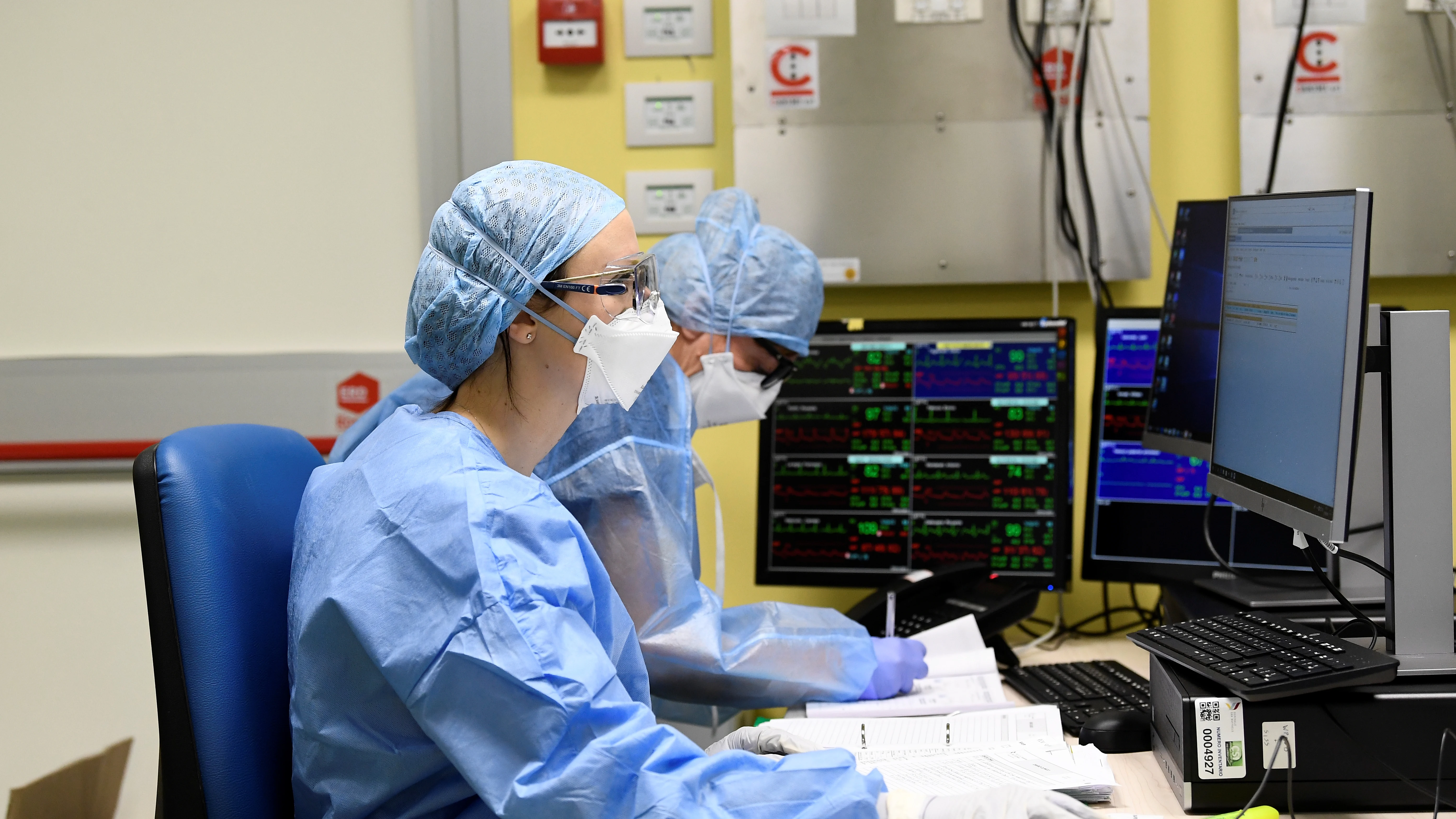 Médicos que tratan el coronavirus en Europa Médicos que tratan el coronavirus en Europa