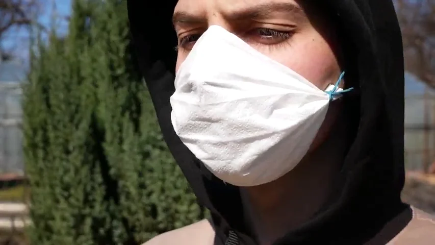 Cómo hacerte tus propias mascarillas con servilletas Cómo hacerte tus propias mascarillas con servilletas