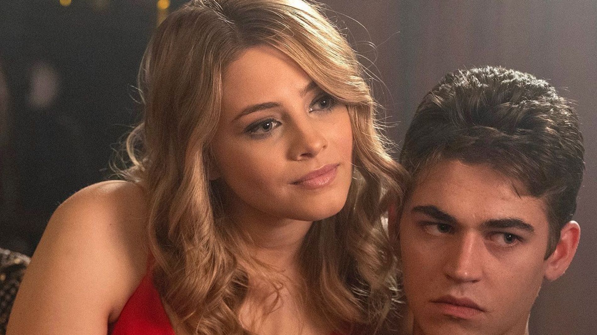 Josephine Langford y Hero Fiennes en 'After'