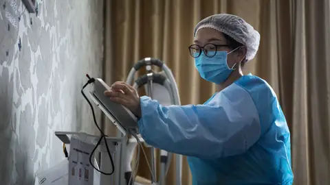 Una enfermera, en Wuhan Una enfermera, en Wuhan