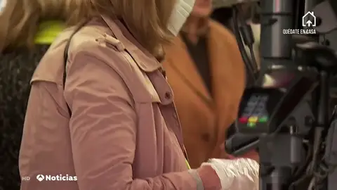 Los bancos elevan el límite de pago contactless a 50 euros mientras dure la crisis del coronavirus Los bancos elevan el límite de pago contactless a 50 euros mientras dure la crisis del coronavirus