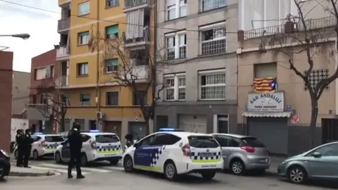 La Guardia Urbana felicita el cumpleaños a Sebas, un niño de seis años La Guardia Urbana felicita el cumpleaños a Sebas, un niño de seis años
