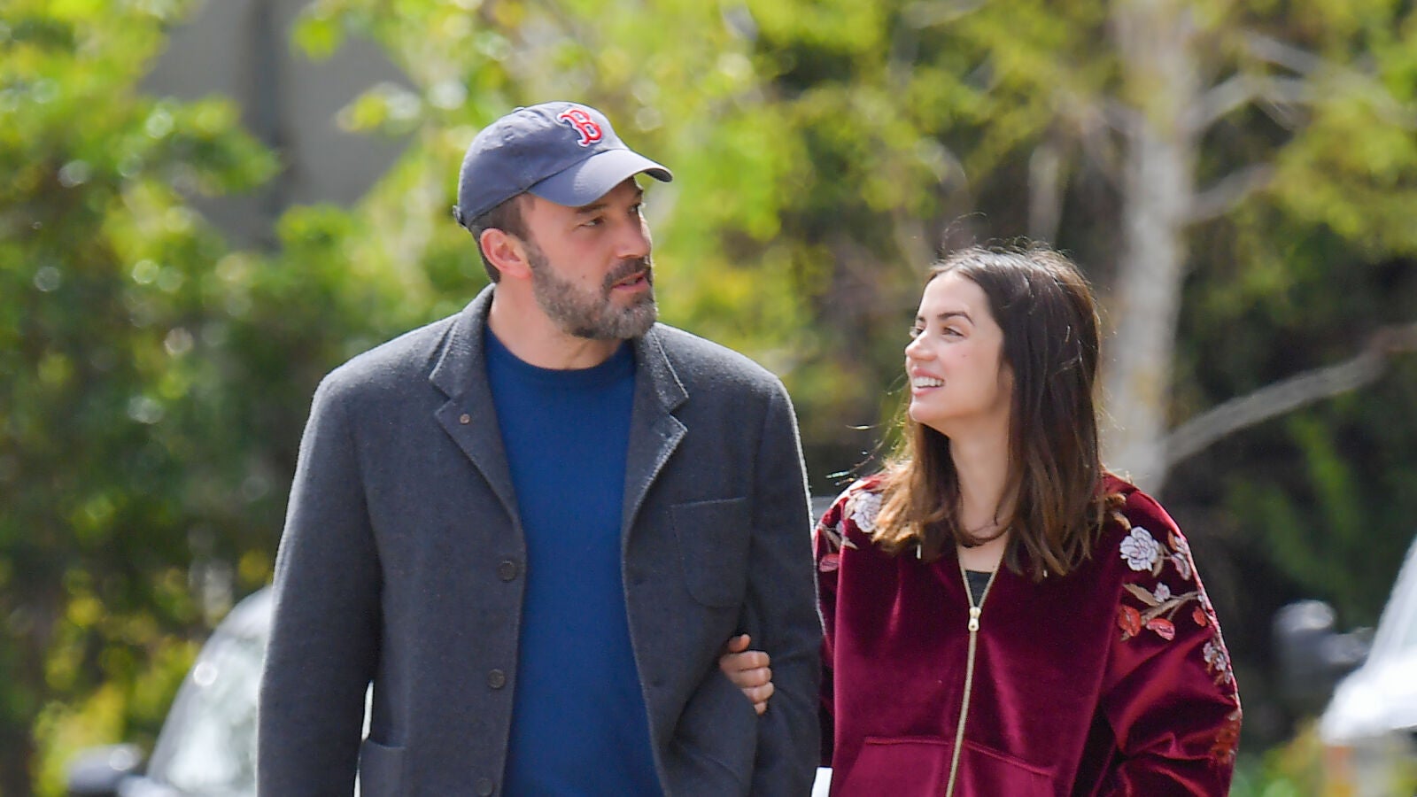 Los cómplices gestos de cariño de Ana de Armas a Ben Affleck cuando salen a pasear