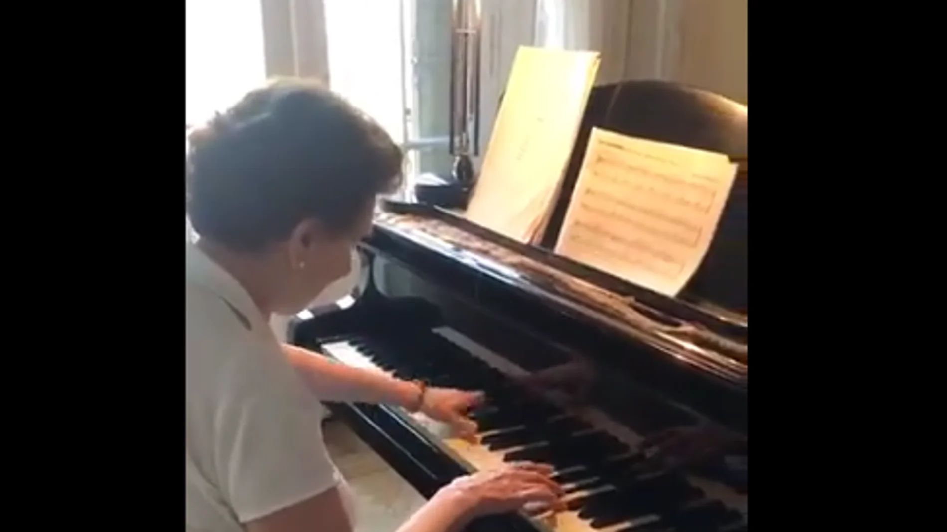Lucy, la pianista de 90 años que sigue tocando magistralmente Lucy, la pianista de 90 años que sigue tocando magistralmente