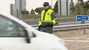 Sindicatos y asociaciones de la Guardia Civil y la Policía Nacional denuncian que los agentes no tienen medios de protección suficientes Sindicatos y asociaciones de la Guardia Civil y la Policía Nacional denuncian que los agentes no tienen medios de protección suficientes