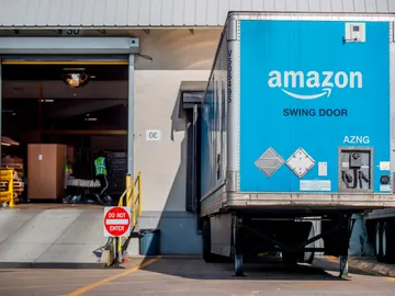 Imagen de archivo de un camión de Amazon Imagen de archivo de un camión de Amazon