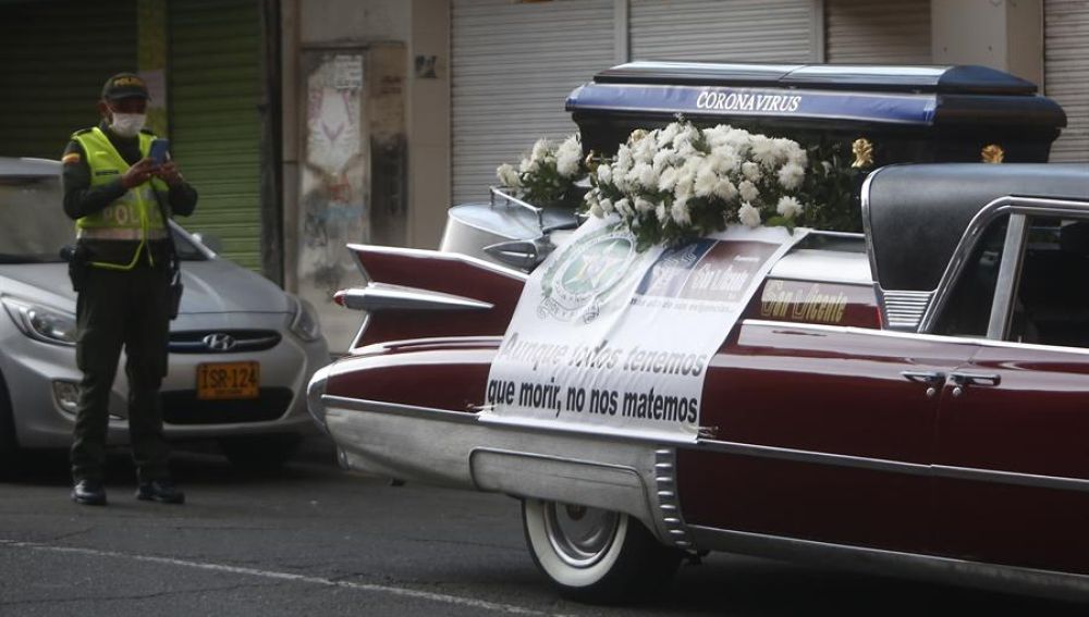 Coche fúnebre en Colombia