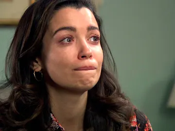 Amelia, desconcertada ante la drástica decisión de Sebas que lo cambiará todo con Luisita Amelia, desconcertada ante la drástica decisión de Sebas que lo cambiará todo con Luisita