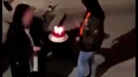 Cumpleaños en la calle durante estado de alarma Coronavirus