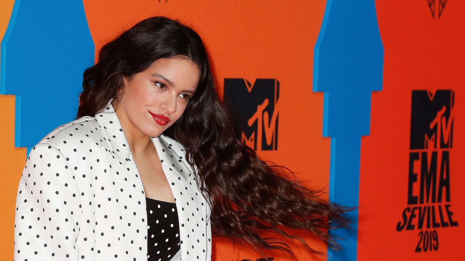 La esperada colaboración de Rosalía y The Weeknd se convierte en el objetivo de todas las mofas en redes sociales 