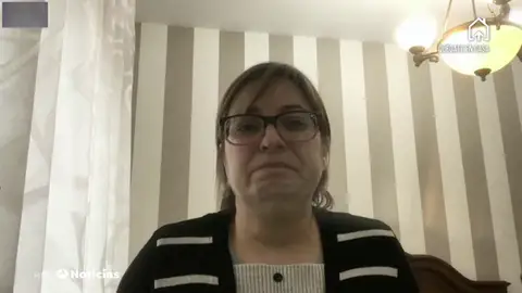 La hija de una víctima del coronavirus: "Mi padre murió llamándome y diciéndome: '¡Por favor me muero, ayúdame!'" La hija de una víctima del coronavirus: "Mi padre murió llamándome y diciéndome: '¡Por favor me muero, ayúdame!'"