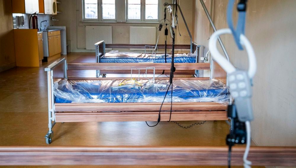 Imagen de archivo: camas en un hospital de campaña