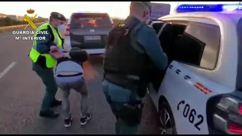 Detienen a los ocupantes de un coche que intentó evadir un control por el estado de alarma por coronavirus Detienen a los ocupantes de un coche que intentó evadir un control por el estado de alarma por coronavirus