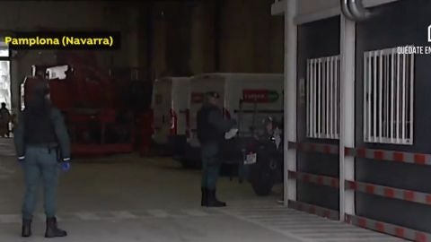 La Guardia Civil durante un control en un pol&iacute;gono de Pamplona