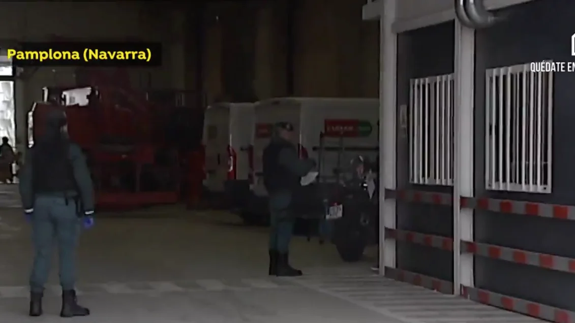 La Guardia Civil durante un control en un polígono de Pamplona La Guardia Civil durante un control en un polígono de Pamplona