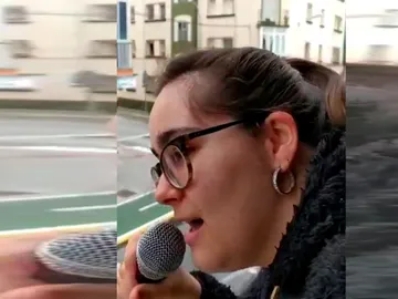 El homenaje desde el balcón de Esperanza Bonelo, talent de 'La Voz Kids', durante la cuarentena El homenaje desde el balcón de Esperanza Bonelo, talent de 'La Voz Kids', durante la cuarentena