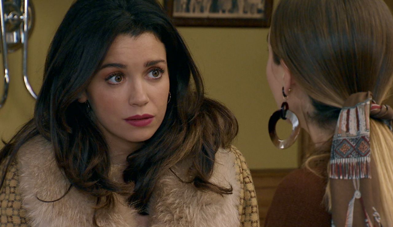 Luisita se sincera con Amelia sobre su difícil situación Luisita se sincera con Amelia sobre su difícil situación