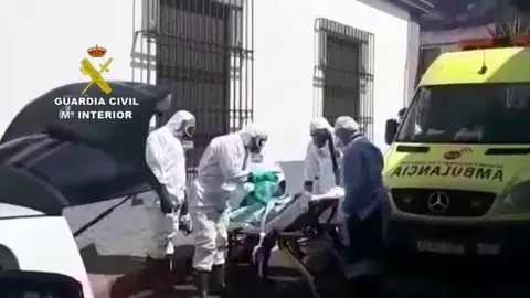 Detenido por segunda vez en 48 horas tras escupir a la Guardia Civil en Canarias diciendo que tenía coronavirus Detenido por segunda vez en 48 horas tras escupir a la Guardia Civil en Canarias diciendo que tenía coronavirus