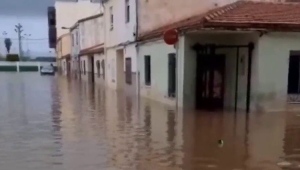 Una gran tromba de agua sorprende a los vecinos de Burriana confinados por coronavirus