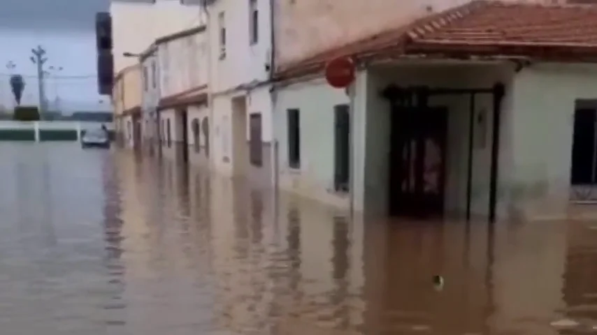 Una gran tromba de agua sorprende a los vecinos de Burriana confinados por coronavirus