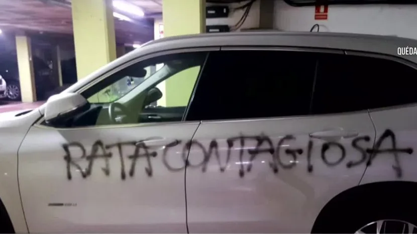 Mensaje en el coche de una ginecóloga: "rata contagiosa" Mensaje en el coche de una ginecóloga: "rata contagiosa"