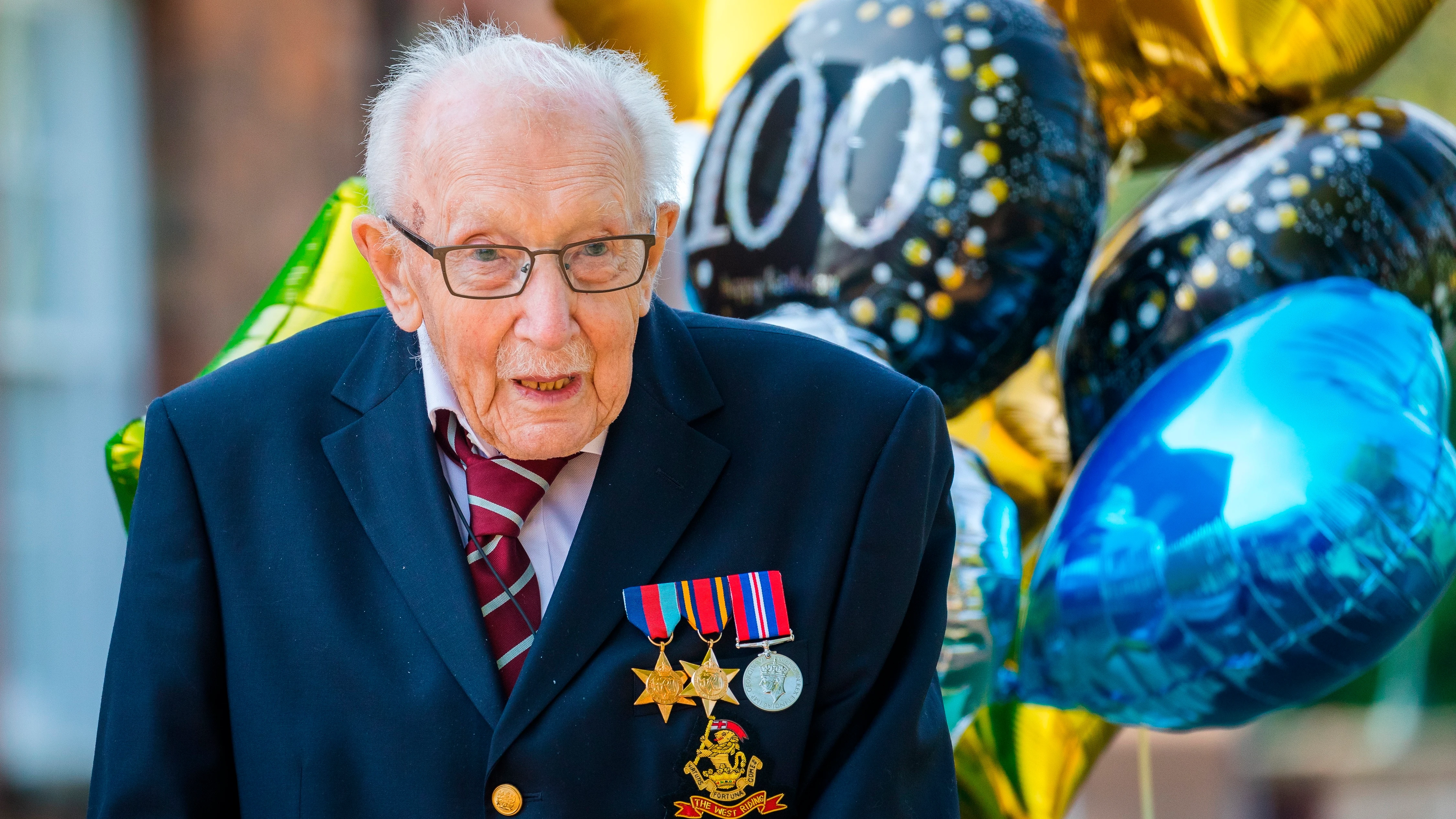 Despiden con honores al capit&aacute;n Tom, el veterano que recaud&oacute; 38 millones de euros para la sanidad p&uacute;blica brit&aacute;nica