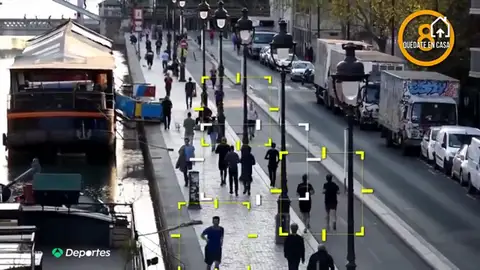 Los 'runners' invaden las calles de París en pleno confinamiento por el coronavirus Los 'runners' invaden las calles de París en pleno confinamiento por el coronavirus