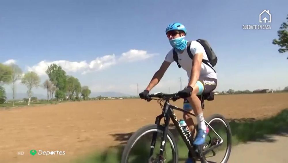 El ciclista Davide Martinelli recorre Italia repartiendo comida y medicina durante la crisis del coronavirus