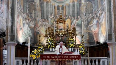 El papa Francisco sale del Vaticano tras un mes encerrado por el coronavirus