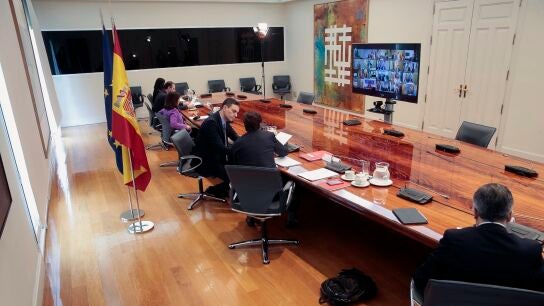Imagen de la reuni&oacute;n de S&aacute;nchez con los presidentes auton&oacute;micos de este domingo
