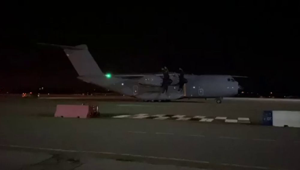 Un avión del Ejército del Aire regresa a España con 12 toneladas de material sanitario