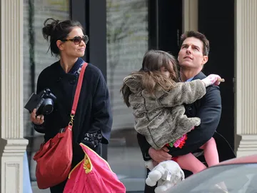 Katie Holmes y Tom Cruise con su hija Katie Holmes y Tom Cruise con su hija